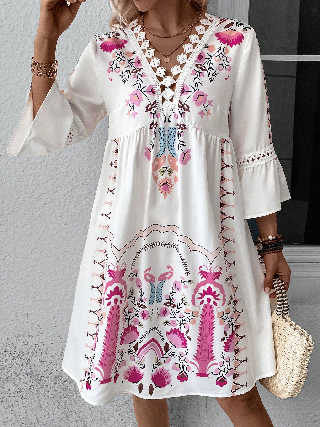 V-neck lace patchwork complete with printed dress