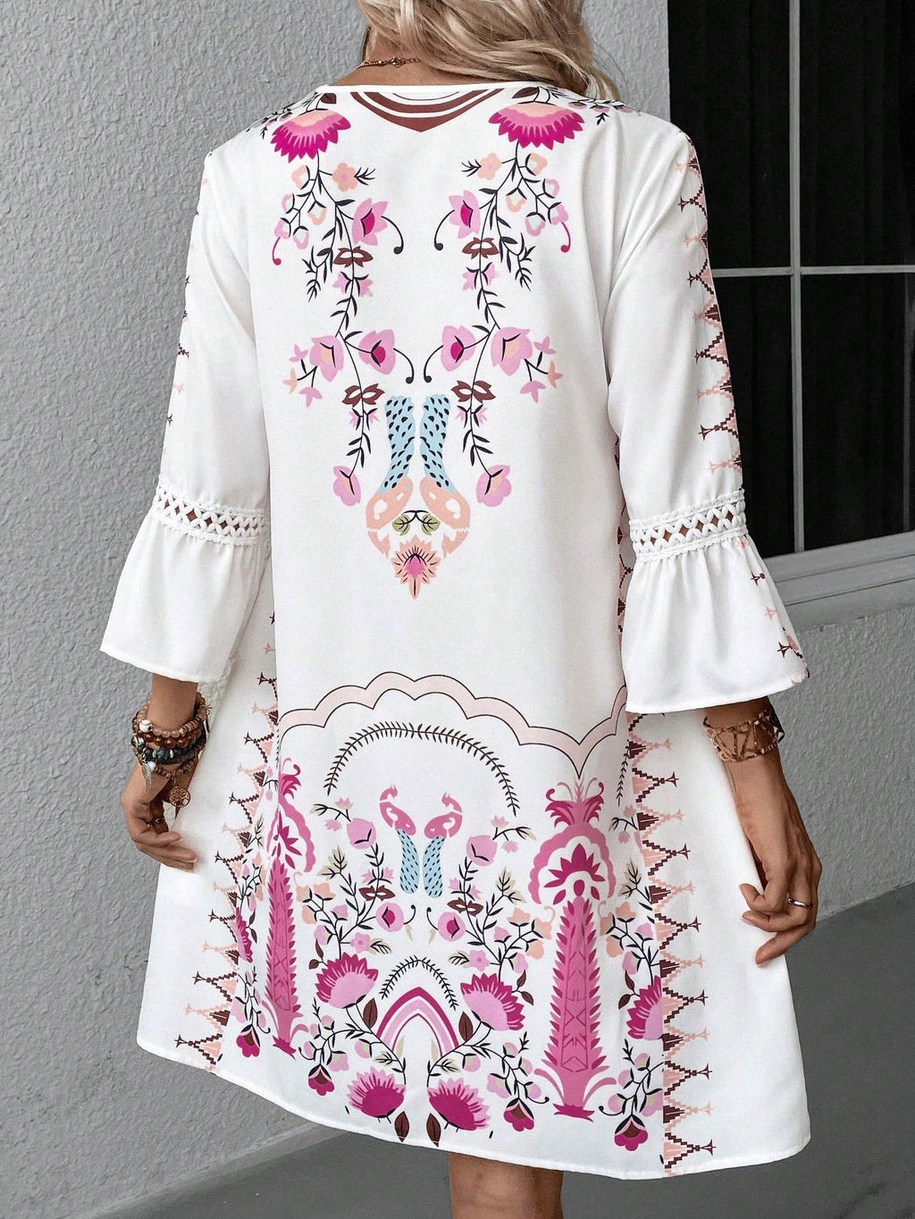 V-neck lace patchwork complete with printed dress