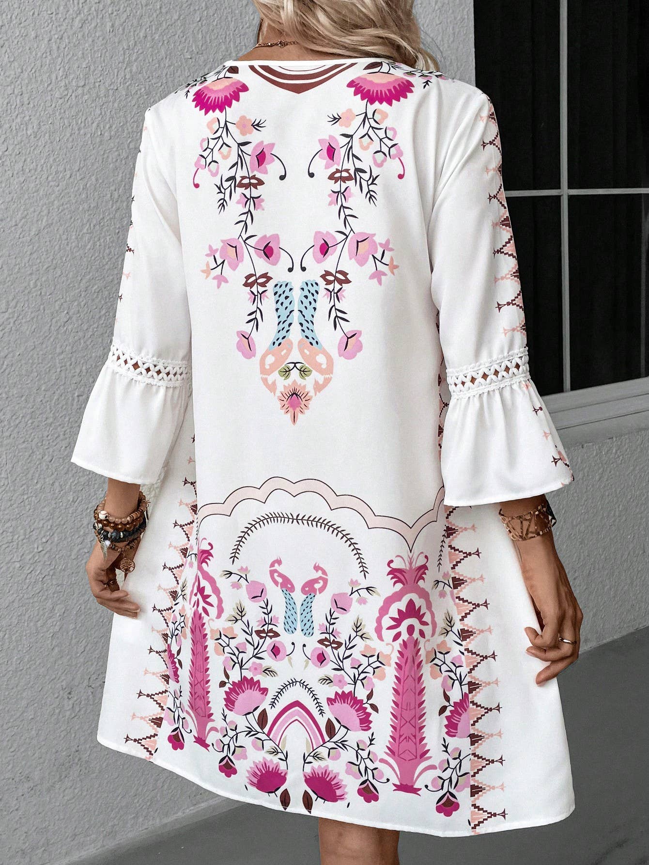 V-neck lace patchwork complete with printed dress