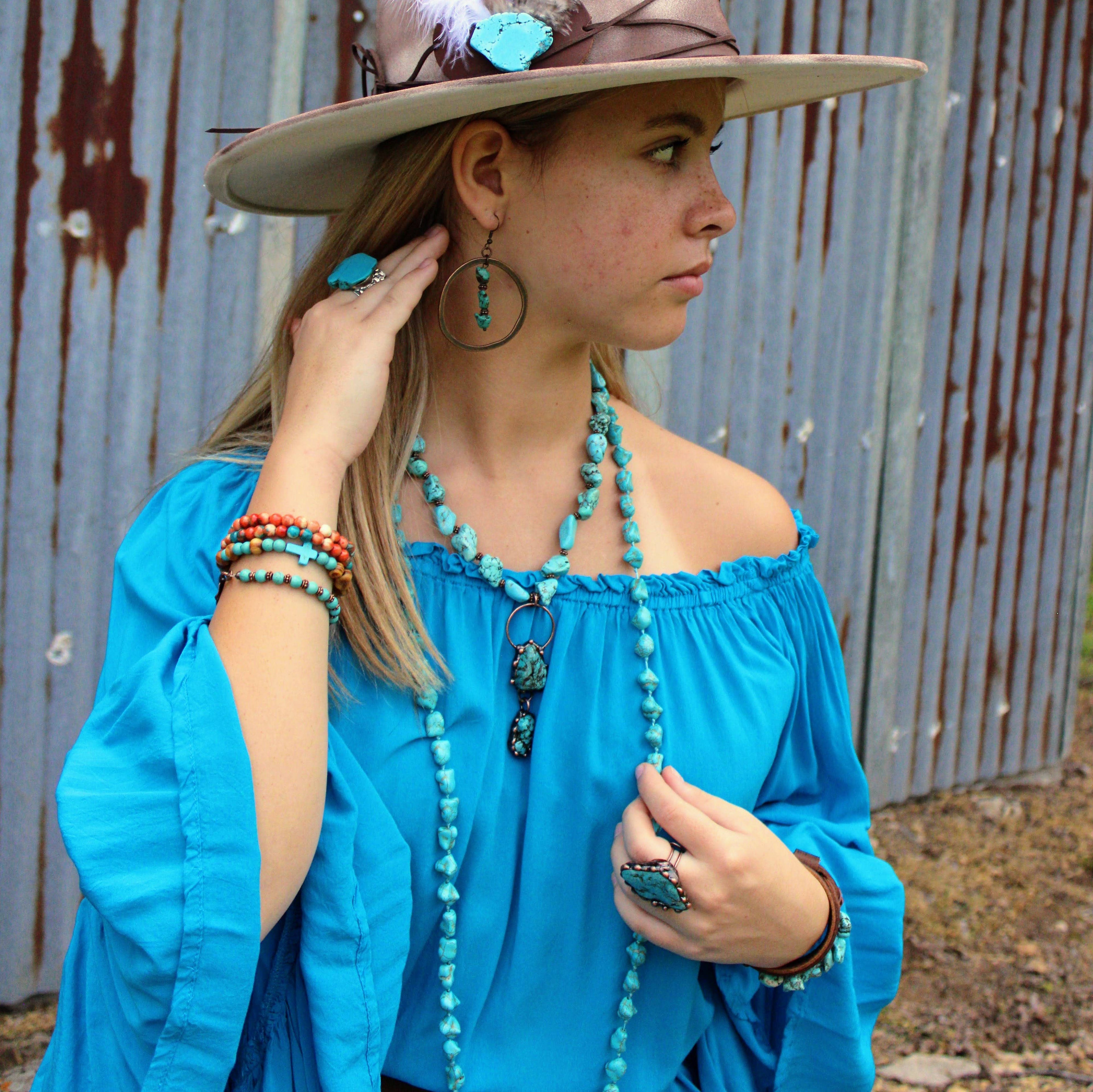 Round Blue Turquoise Beaded Bracelet on Copper Feather 810t